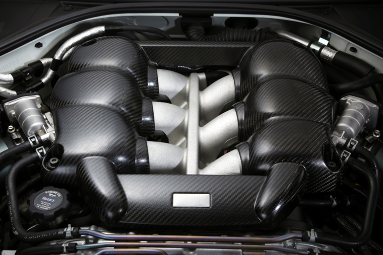 Mine's R35 GT-R Circuit Version Carbon-fiber Engine Cover Picture